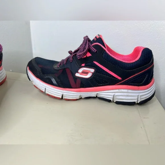 Lightweight Sketchers Sneakers - Picture 6 of 9